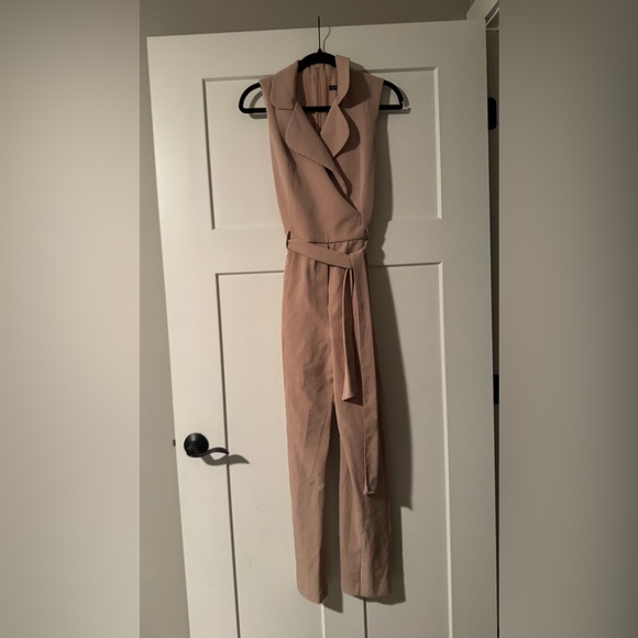 Black Halo Brittan Wide Leg Jumpsuit in Desert Sand 8 - Picture 5 of 6